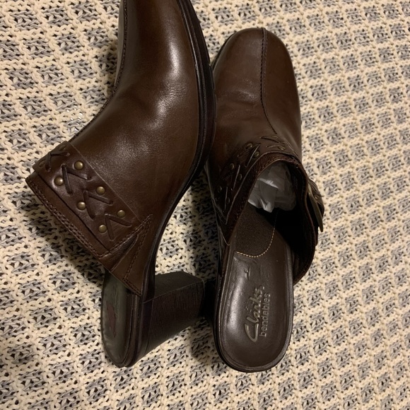 Sz 11 M Clarks Bendables leather block heel Mules Clogs - Picture 11 of 16